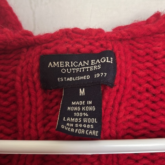American Eagle Outfitter Hooded Winter Knit Sweater Red 100% Lambs Wool Size M - Picture 9 of 15